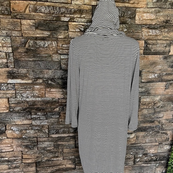 Heart Hips Black and White Raglan Midi Dress - Picture 4 of 8